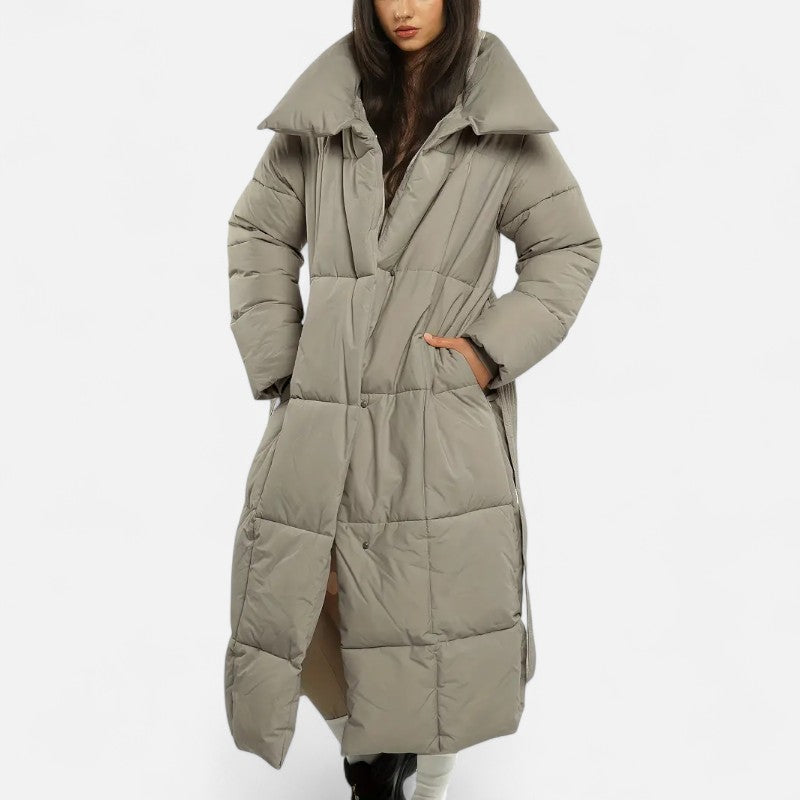 Ariste | Doudoune longue ceinturée avec col large pour femme