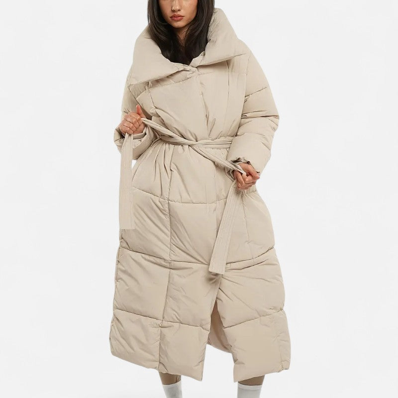 Ariste | Doudoune longue ceinturée avec col large pour femme