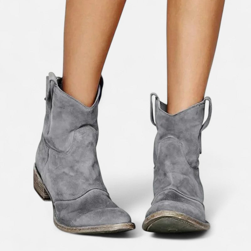 Ariste | Bottines vintage style cowboy avec détails brodés et talon bas