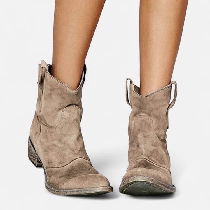 Ariste | Bottines vintage style cowboy avec détails brodés et talon bas
